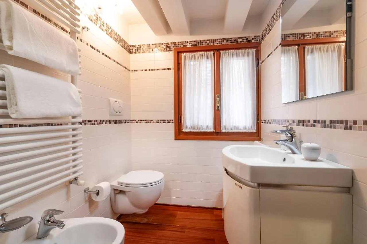 Glass House - Loft 2 Minutes To Rialto Bridge & View Velence
