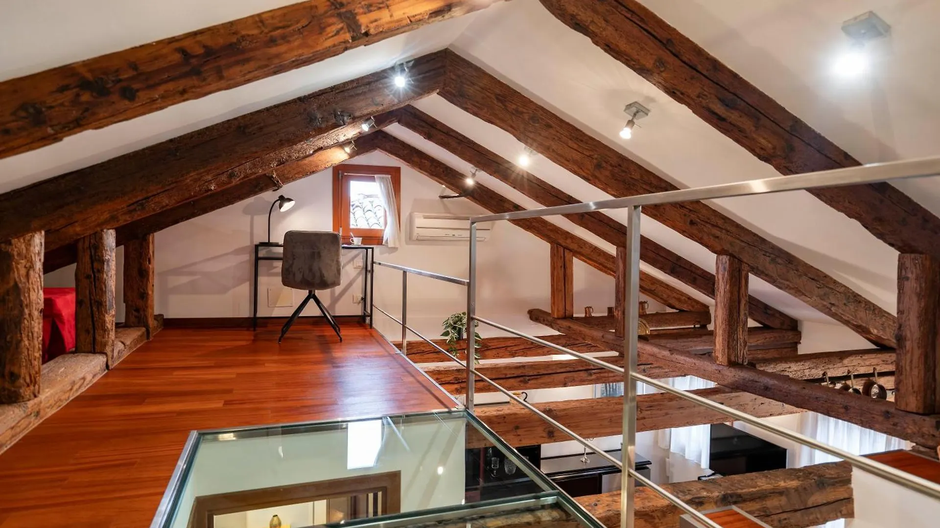Apartman Glass House - Loft 2 Minutes To Rialto Bridge & View Velence